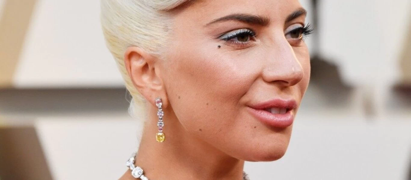 Lady Gaga: Εθεάθη να φιλά άγνωστο άνδρα - Είναι αυτός ο νέος της σύντροφος; (φώτο)